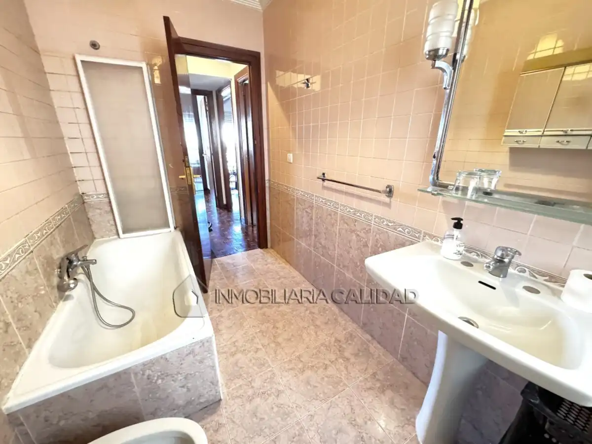 Bathroom of Flat for rent in Burgos  with Heating, Terrace and Furnished