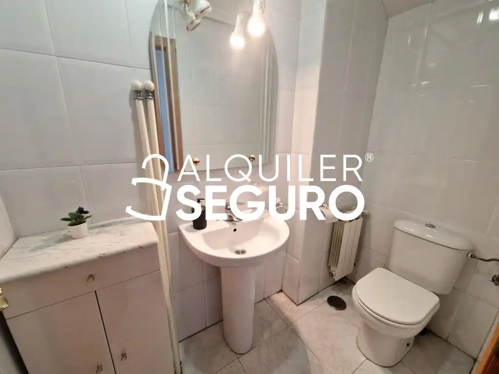 Badezimmer von Haus oder Chalet zur Miete in Fuenlabrada mit Heizung, Terrasse und Abstellraum