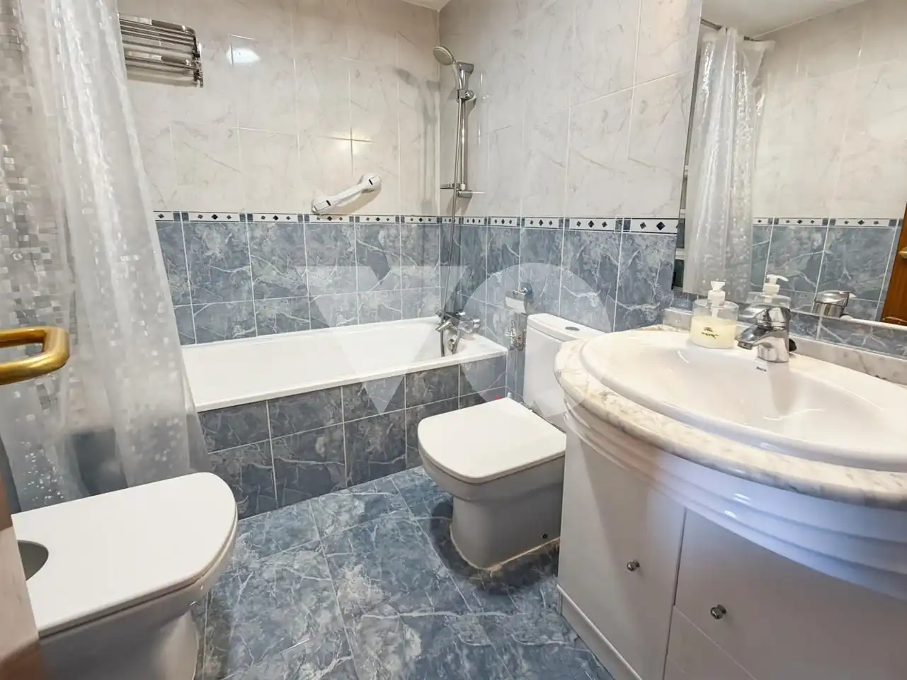 Bathroom of Flat for rent in Madrid  with Air Conditioner, Heating and Terrace