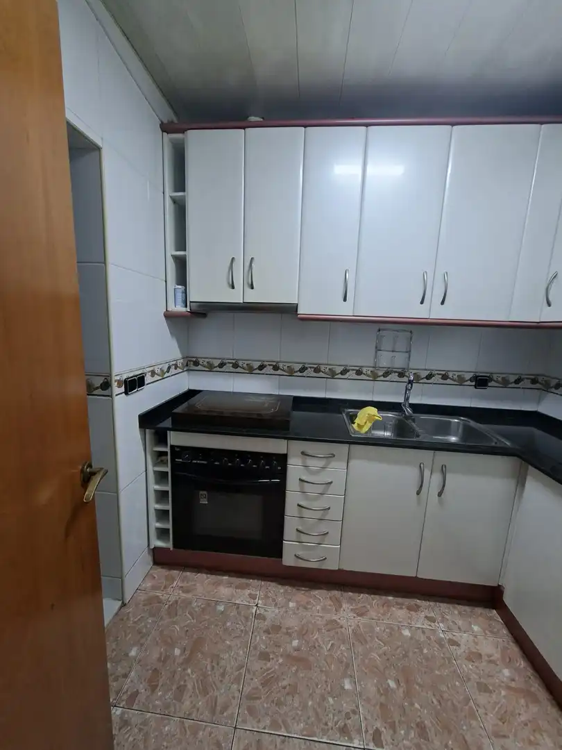 Cuina de Pis en venda en L'Hospitalet de Llobregat amb Calefacció i Traster