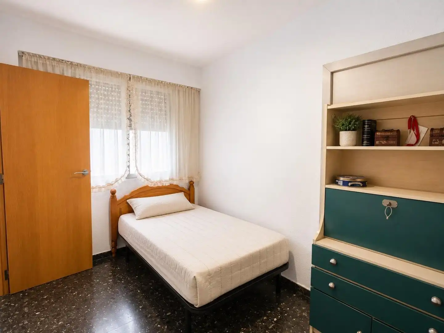 Habitación de Piso en venta en Xirivella con Aire acondicionado, Calefacción y Terraza
