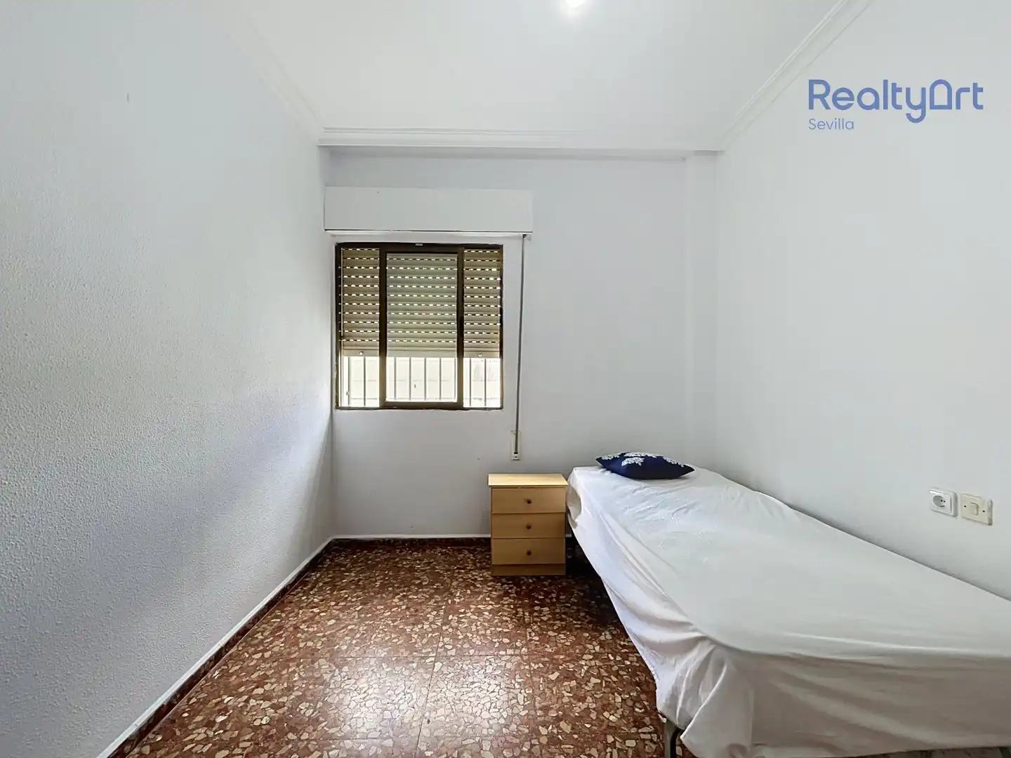 Bedroom of Flat for sale in Sevilla  with Balcony