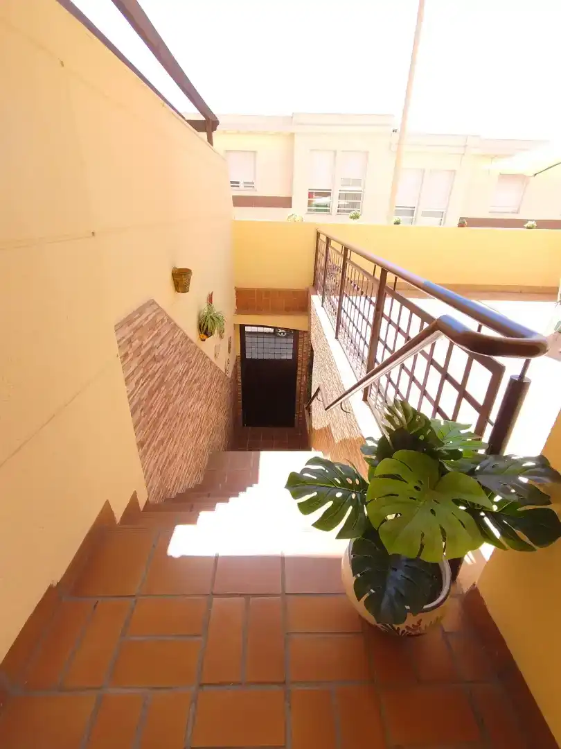 Casa o xalet en venda en  Melilla Capital amb Aire condicionat, Piscina i Balcó