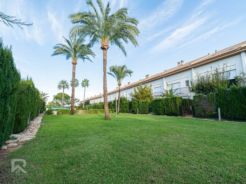Garden of Detached homes for sale in Gandia