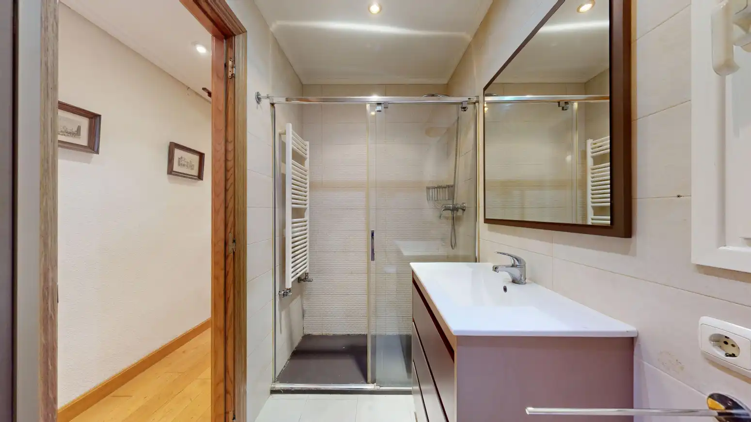 Badezimmer von Wohnung zum Verkauf in Tafalla mit Heizung, Abstellraum und Balkon