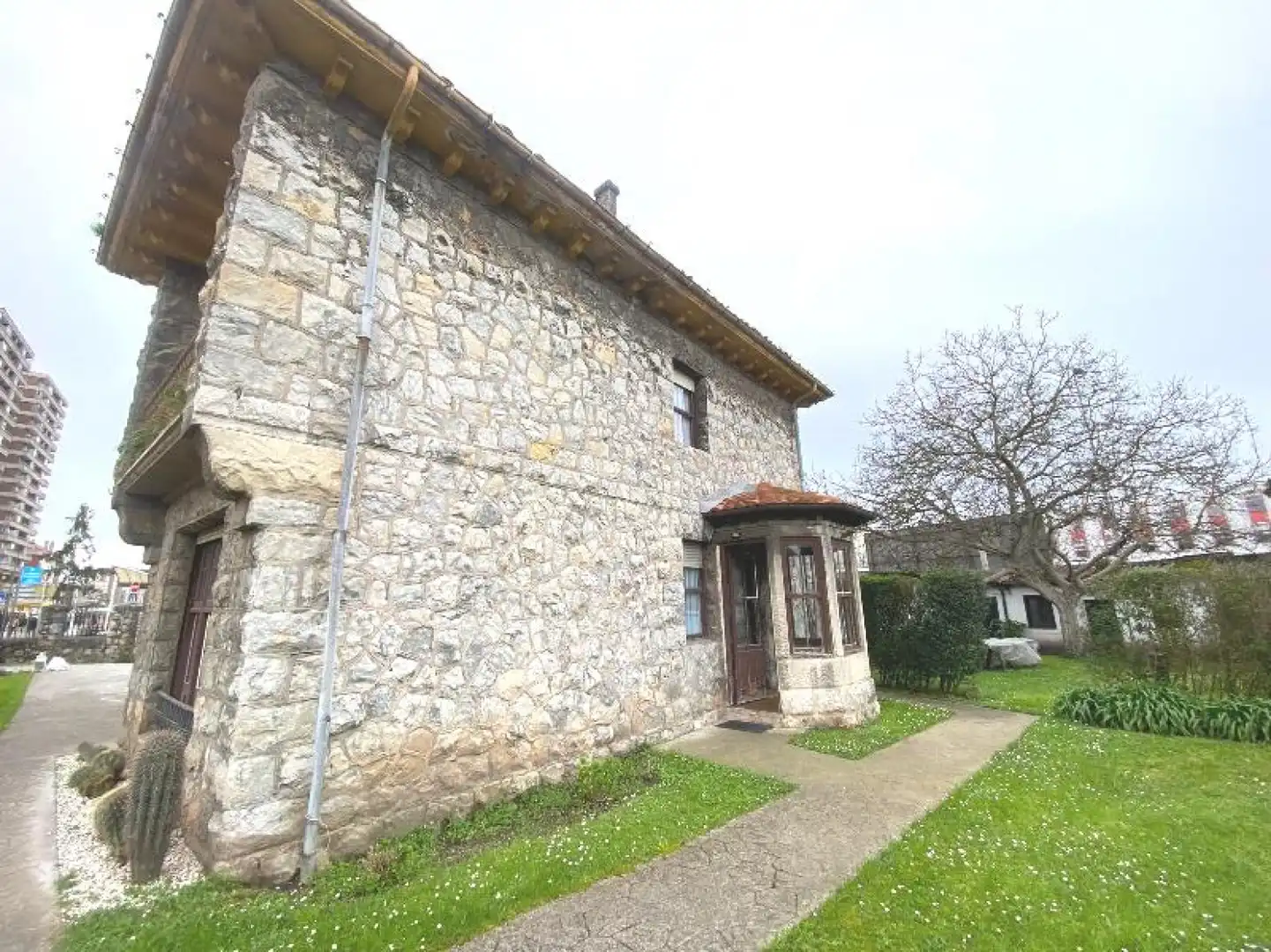 Vista exterior de Casa o chalet en venta en Torrelavega  con Calefacción, Trastero y Balcón