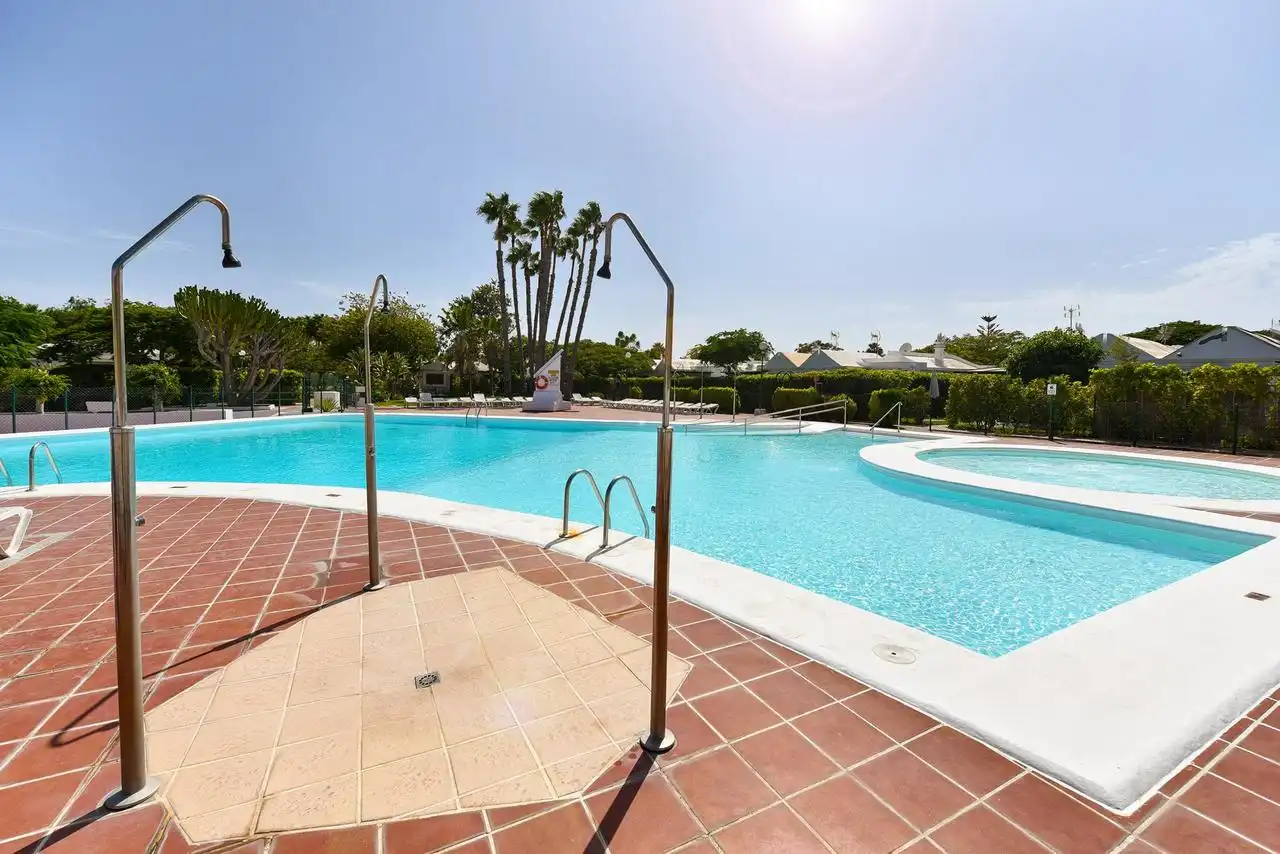 Bungalow amb piscina de lloguer a Avenida Touroperador Thomson Hol.