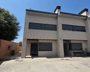 Exterior view of Single-family semi-detached to rent in  Lleida Capital  with Air Conditioner, Heating and Private garden