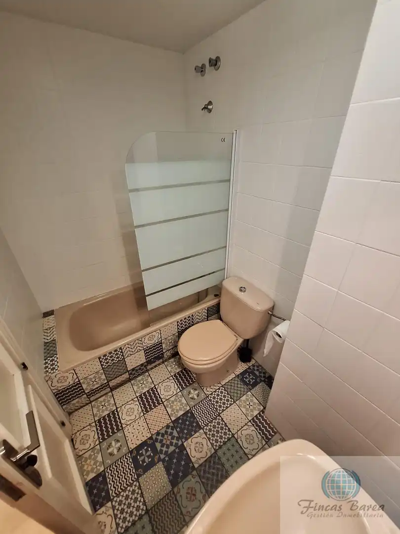 Badezimmer von Wohnung zum Verkauf in Fuengirola mit Klimaanlage und Terrasse