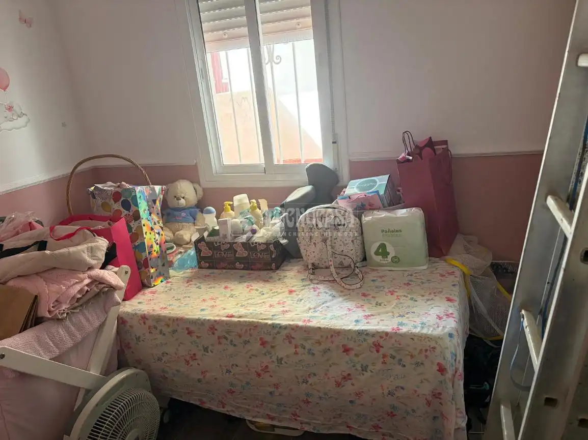 Habitación de Casa adosada en venta en Sevilla con Aire acondicionado