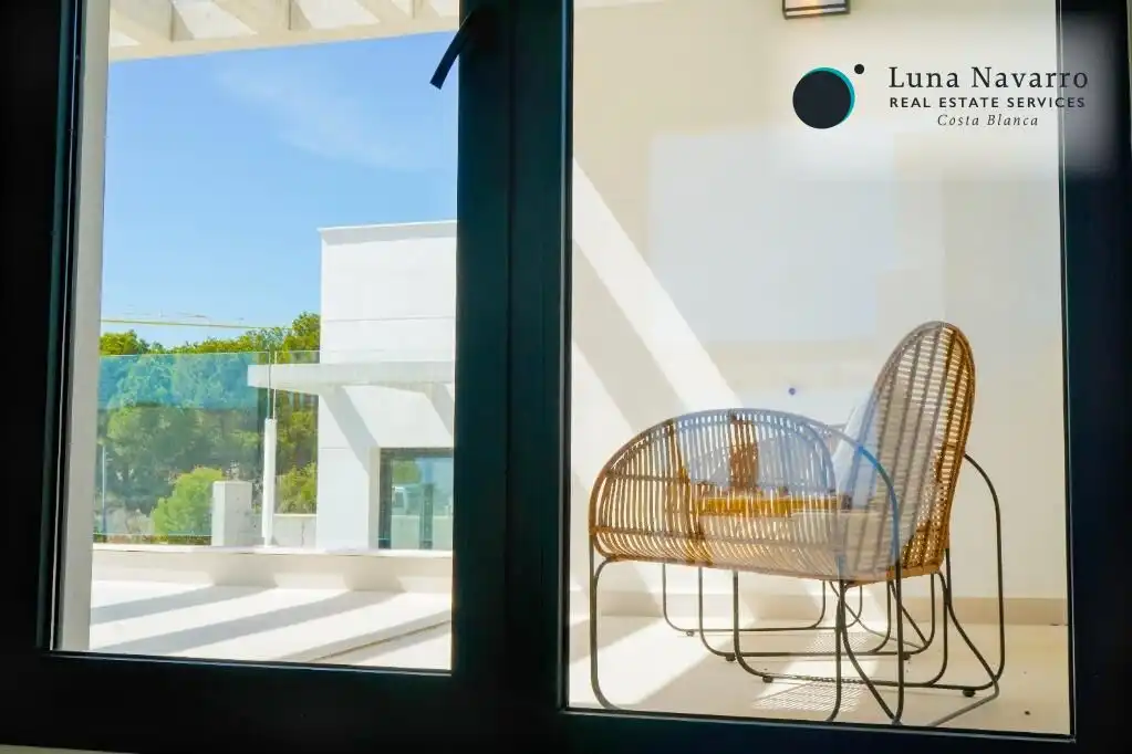 Houses for sale in Carrer Praga, Golf Bahía