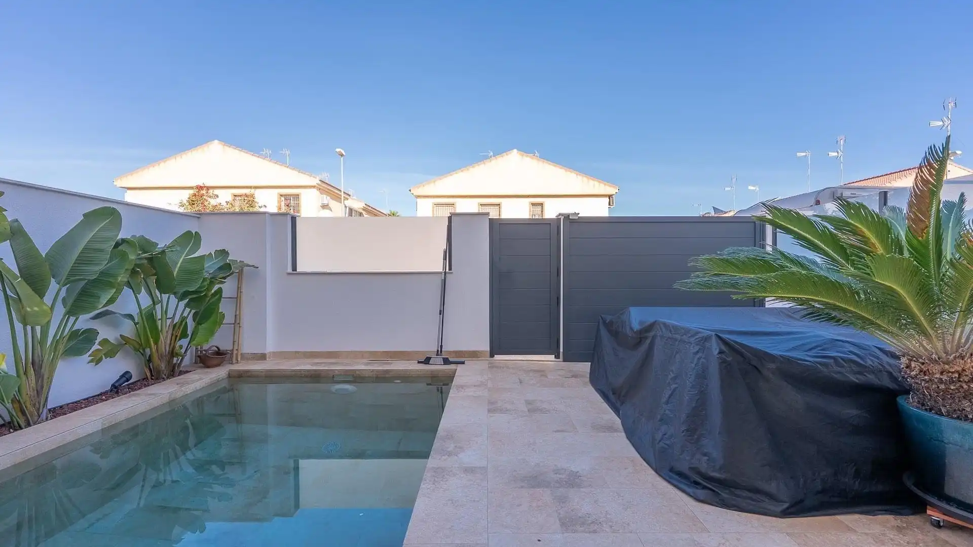 Piscina de Casa o chalet en venta en San Pedro del Pinatar con Aire acondicionado, Calefacción y Amueblado