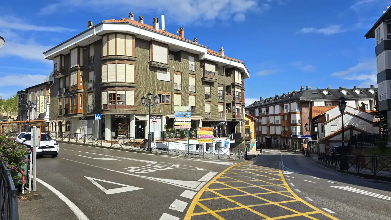 Außenansicht von Garage zum Verkauf in Suances