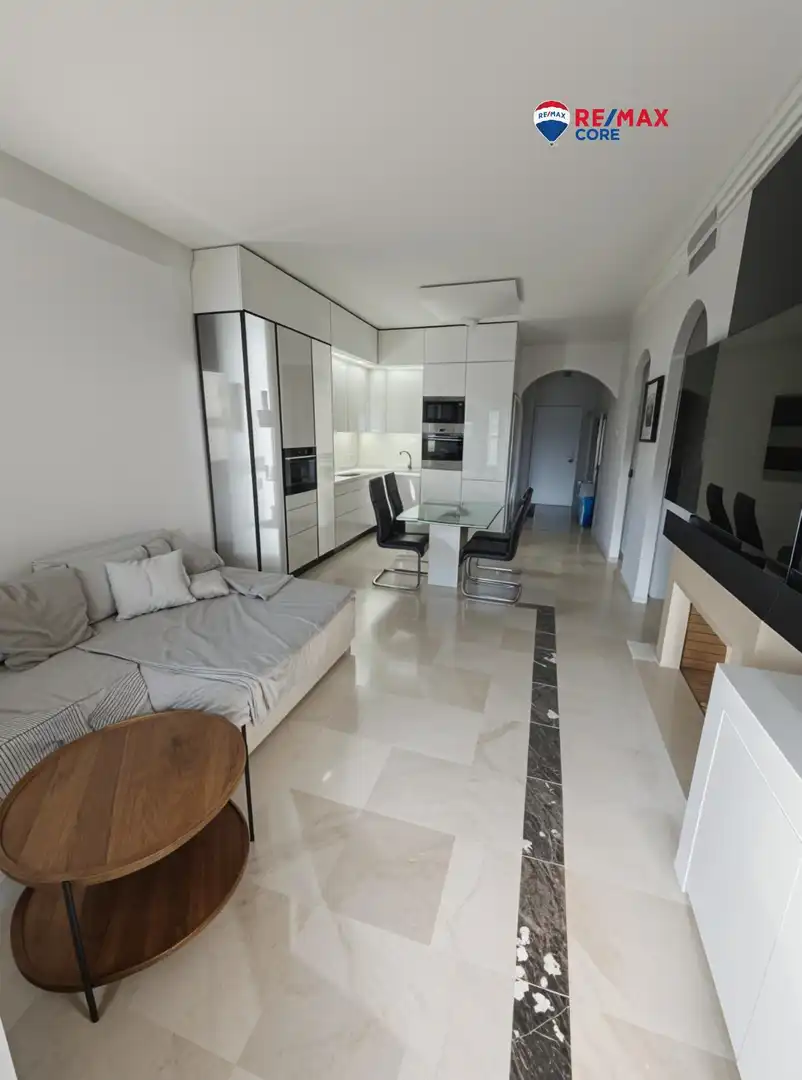 Cuina de Pis en venda en Marbella amb Aire condicionat, Jardí privat i Terrassa