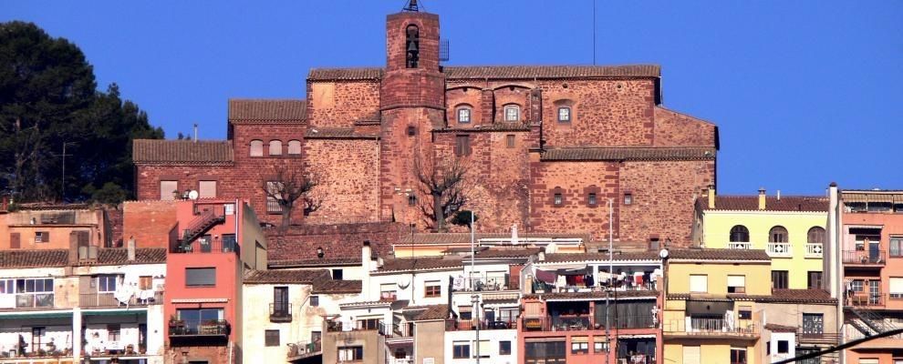 Vista exterior de Edifici en venda en Cornellà de Llobregat