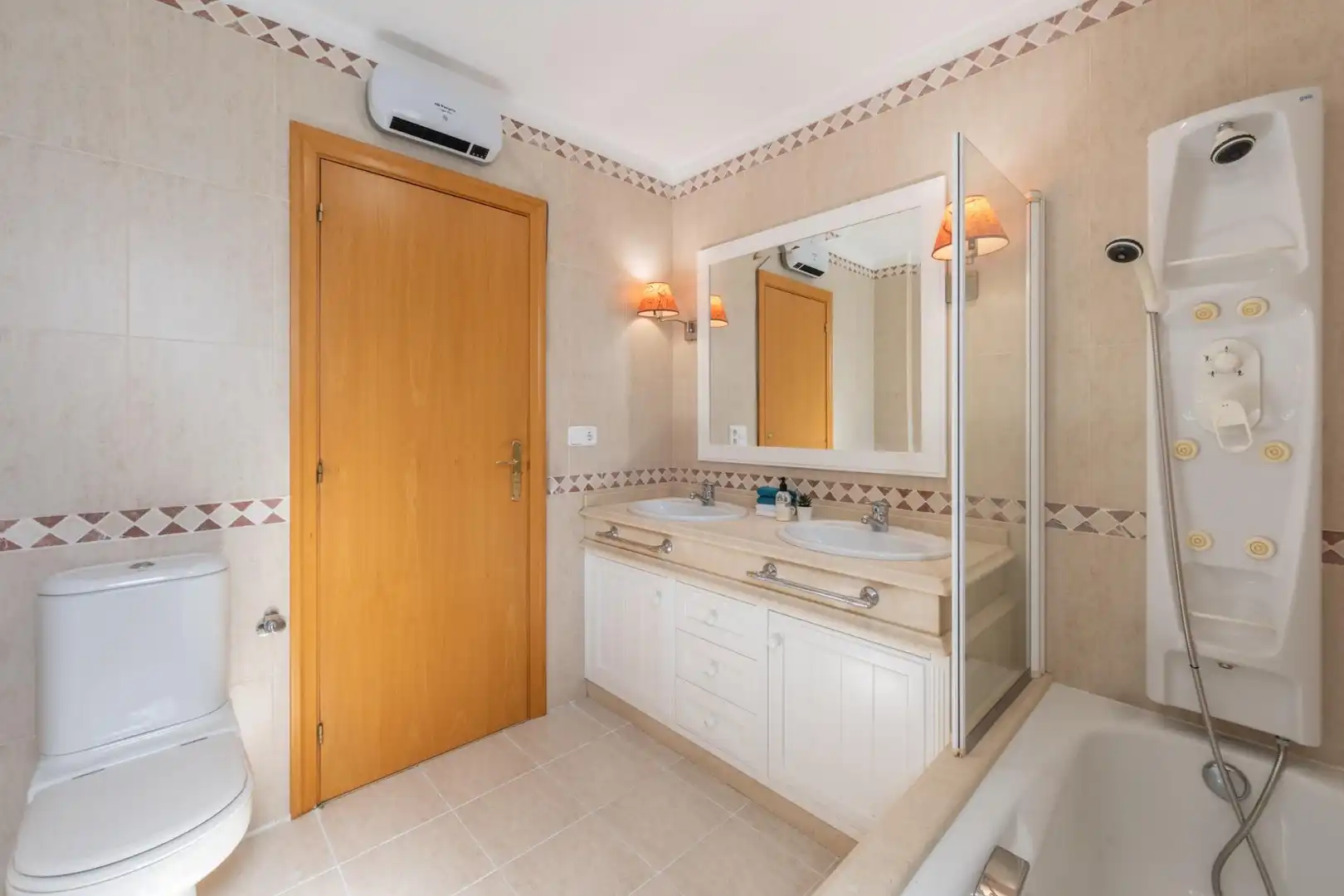 Bathroom of Detached homes for sale in A Coruña Capital   with Heating, Private garden and Storage room