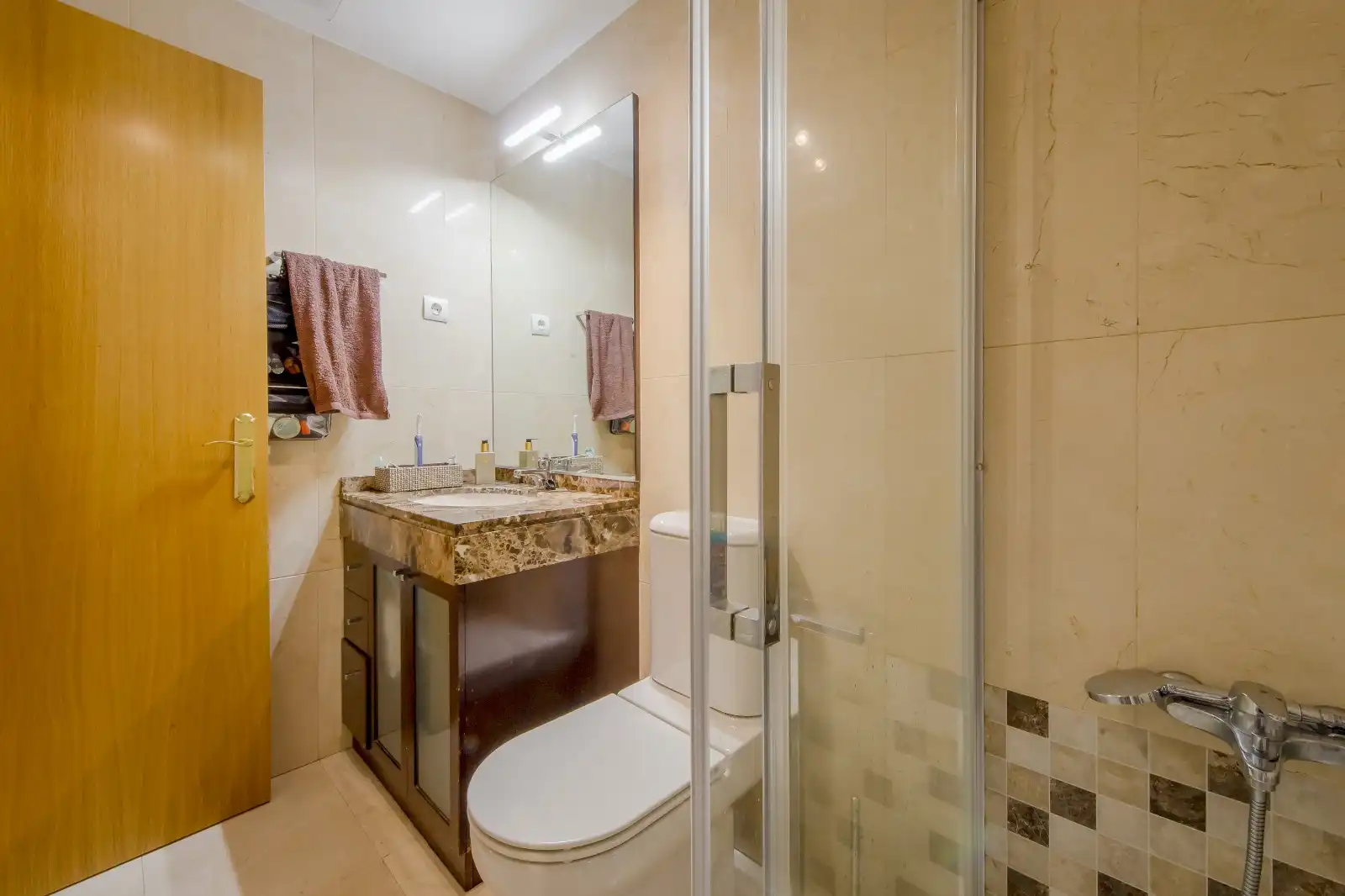 Bathroom of Flat for rent in Madrid  with Air Conditioner, Heating and Storage room