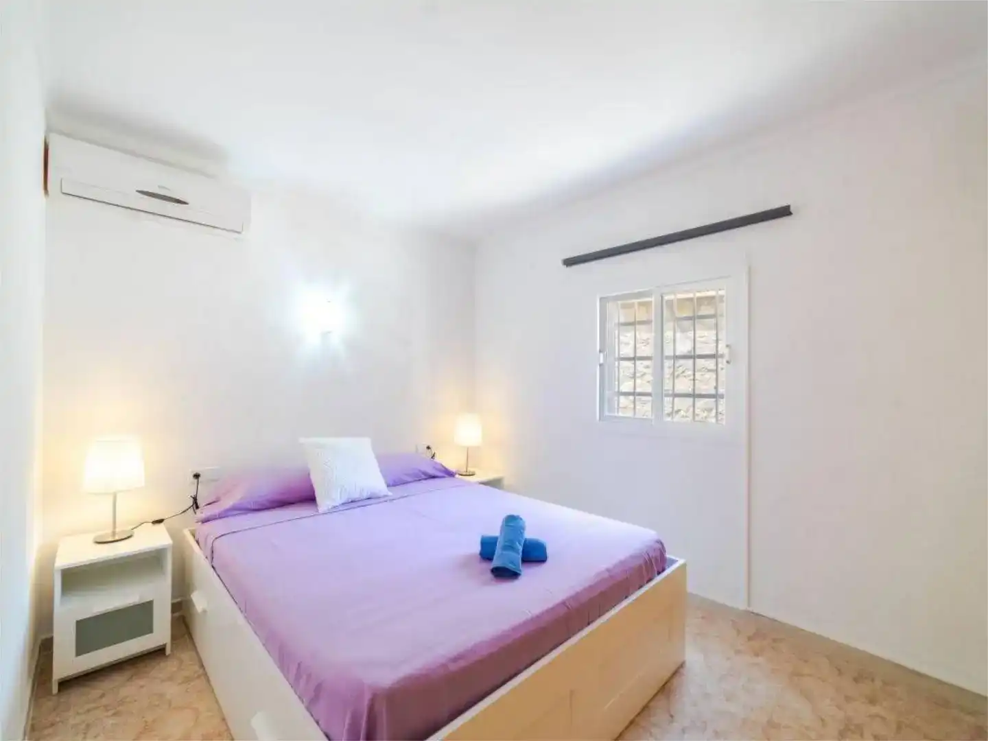 Dormitori de Casa adosada de lloguer en Santanyí amb Aire condicionat, Jardí privat i Moblat