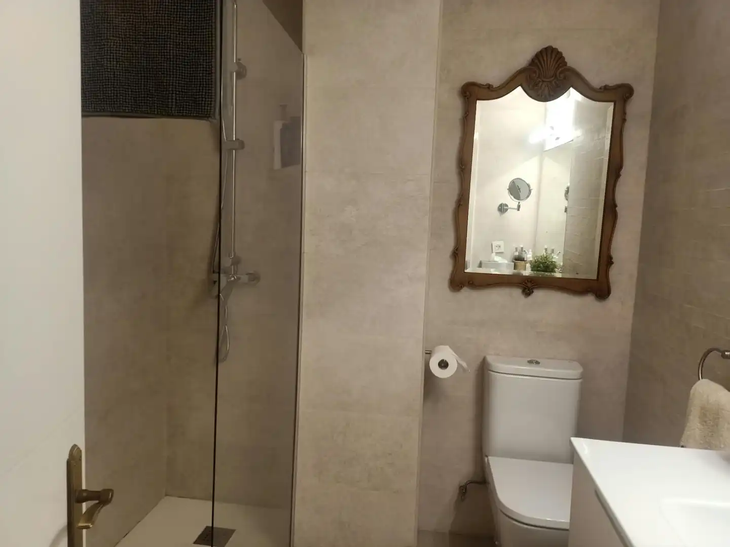 Bathroom of Flat for sale in Gijón   with Heating, Parquet flooring and Furnished