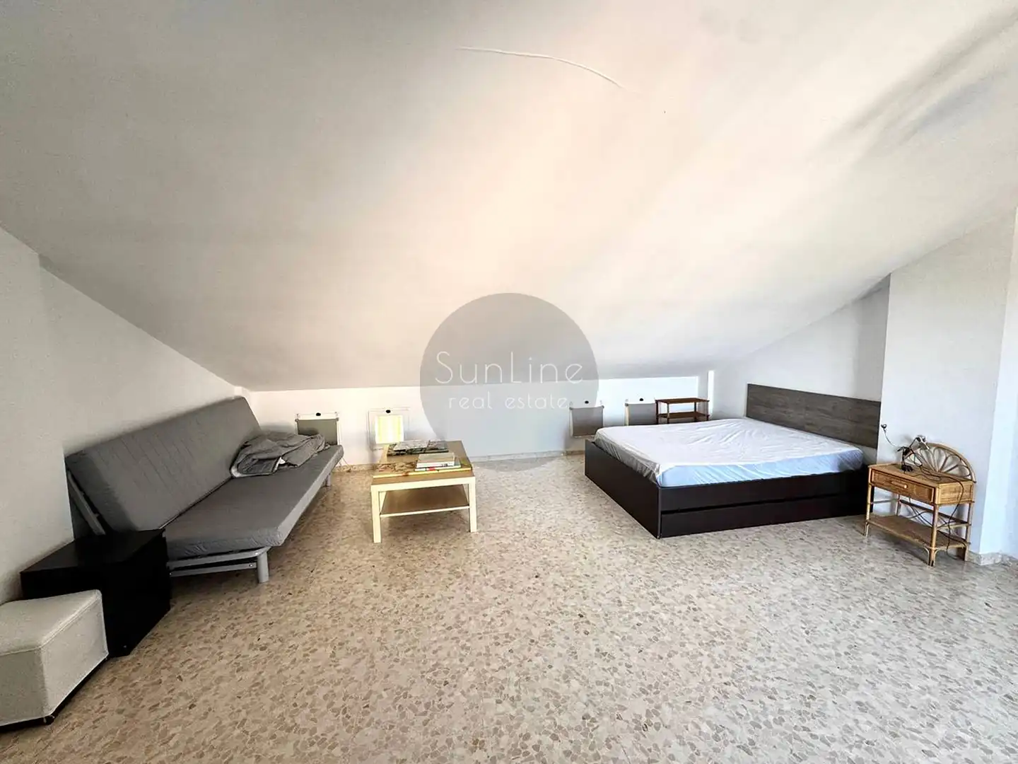 Schlafzimmer von Einfamilien-Reihenhaus zur Miete in Moncada mit Klimaanlage, Privatgarten und Terrasse