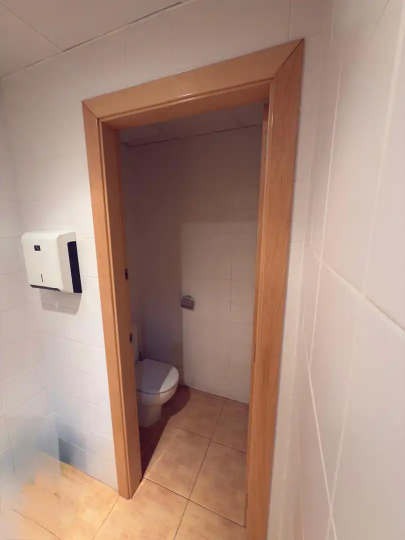 Badezimmer von Fabrikhallen zur Miete in Santa Eulàlia de Ronçana