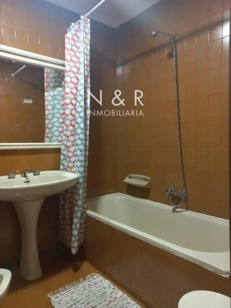 Habitación de Piso de alquiler en Santiago de Compostela  con Calefacción y Amueblado