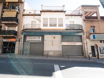 Vista exterior de Casa adosada en venda en Banyoles amb Terrassa