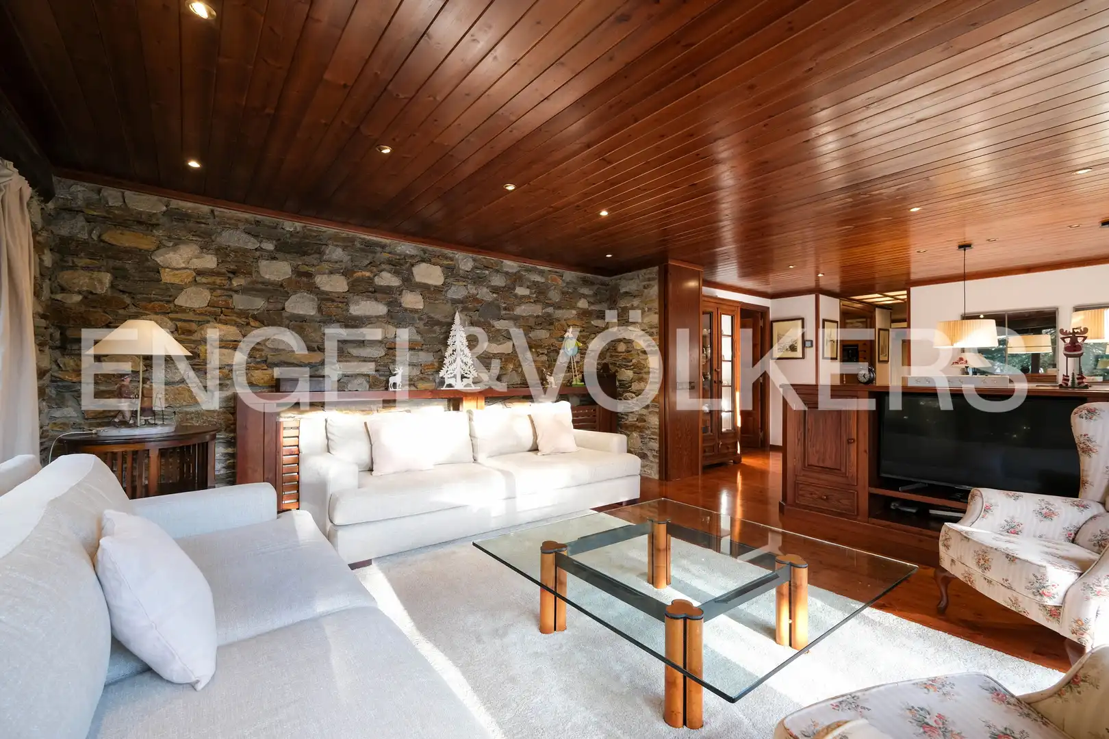 Sala de estar de Piso en venta en Naut Aran con Trastero y Balcón