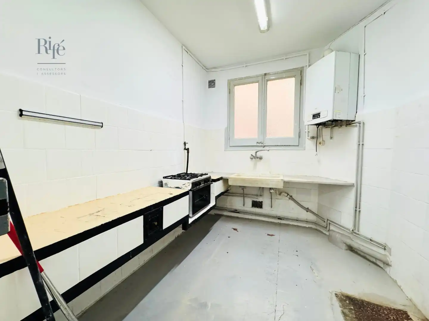 Cuina de Pis en venda en Barcelona amb Calefacció