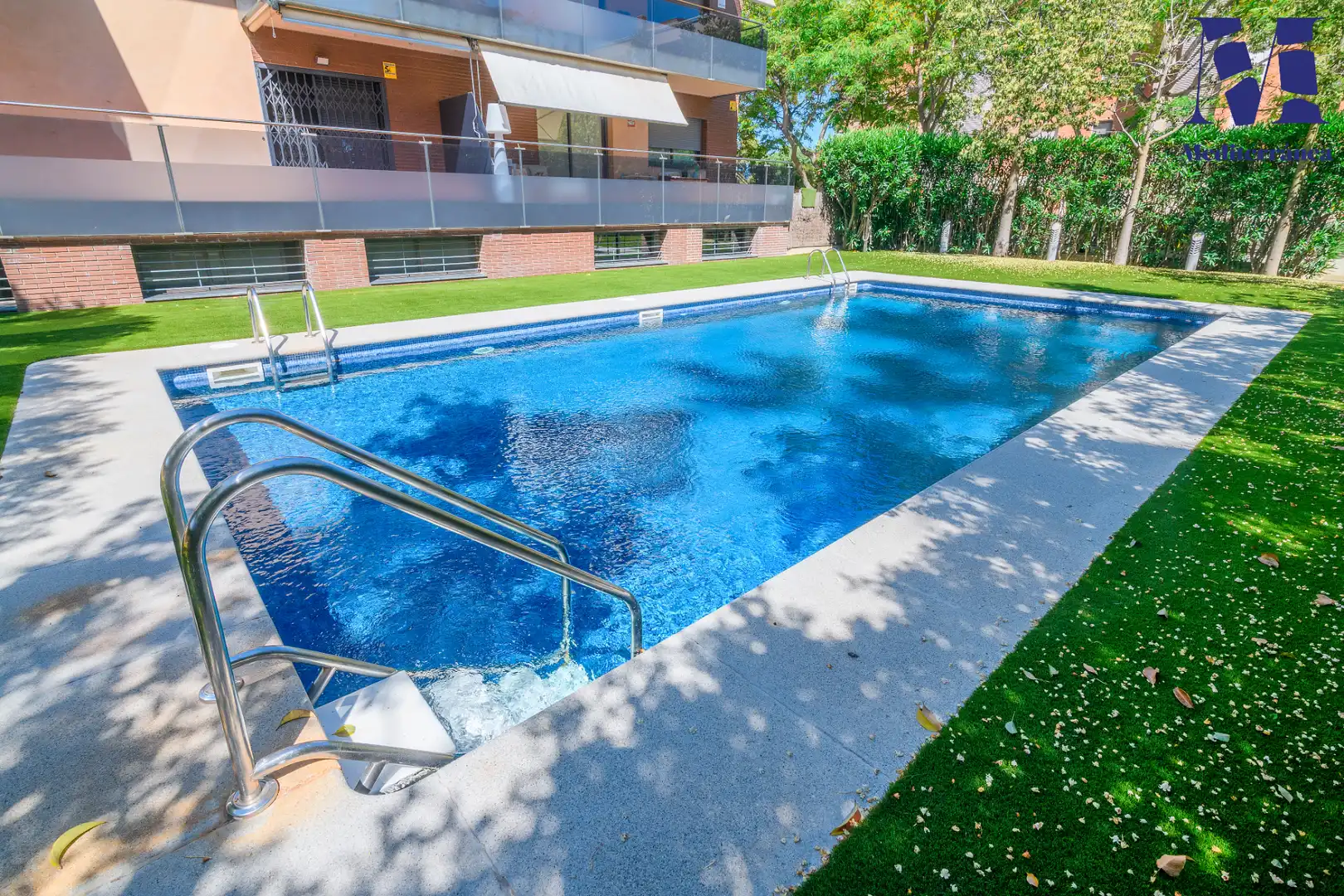 Swimming pool of Flat for rent in Castelldefels  with Air Conditioner, Heating and Parquet flooring