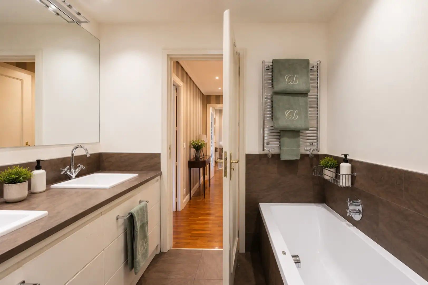 Baño de Piso en venta en Madrid con Aire acondicionado, Calefacción y Jardín privado