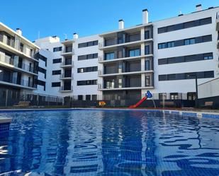 Piscina de Pis de lloguer en Girona Capital amb Aire condicionat, Calefacció i Jardí privat