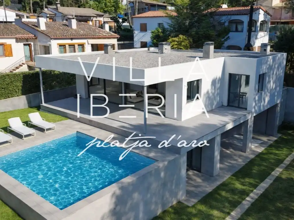 Casa amb piscina en venda a Avenida Mas Ambros