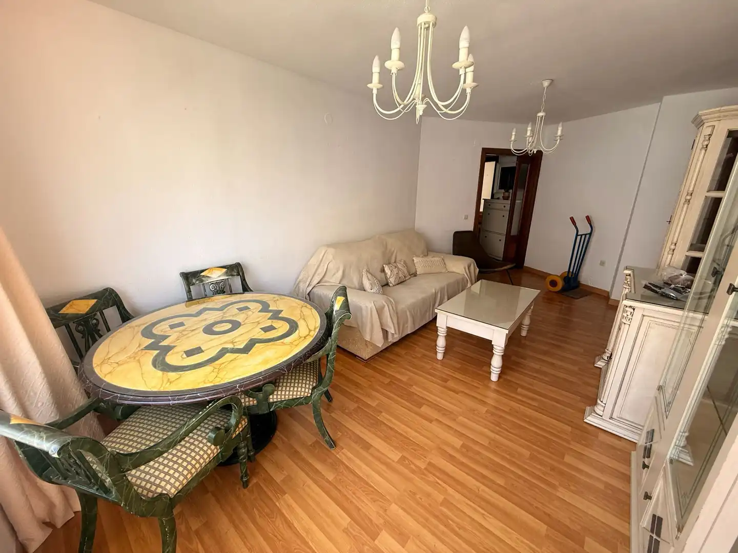 Sala de estar de Apartamento en venta en Estepona con Terraza
