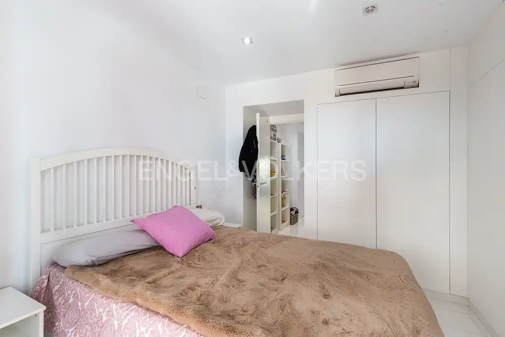 Dormitori de Apartament de lloguer en Valencia amb Aire condicionat, Calefacció i Terrassa