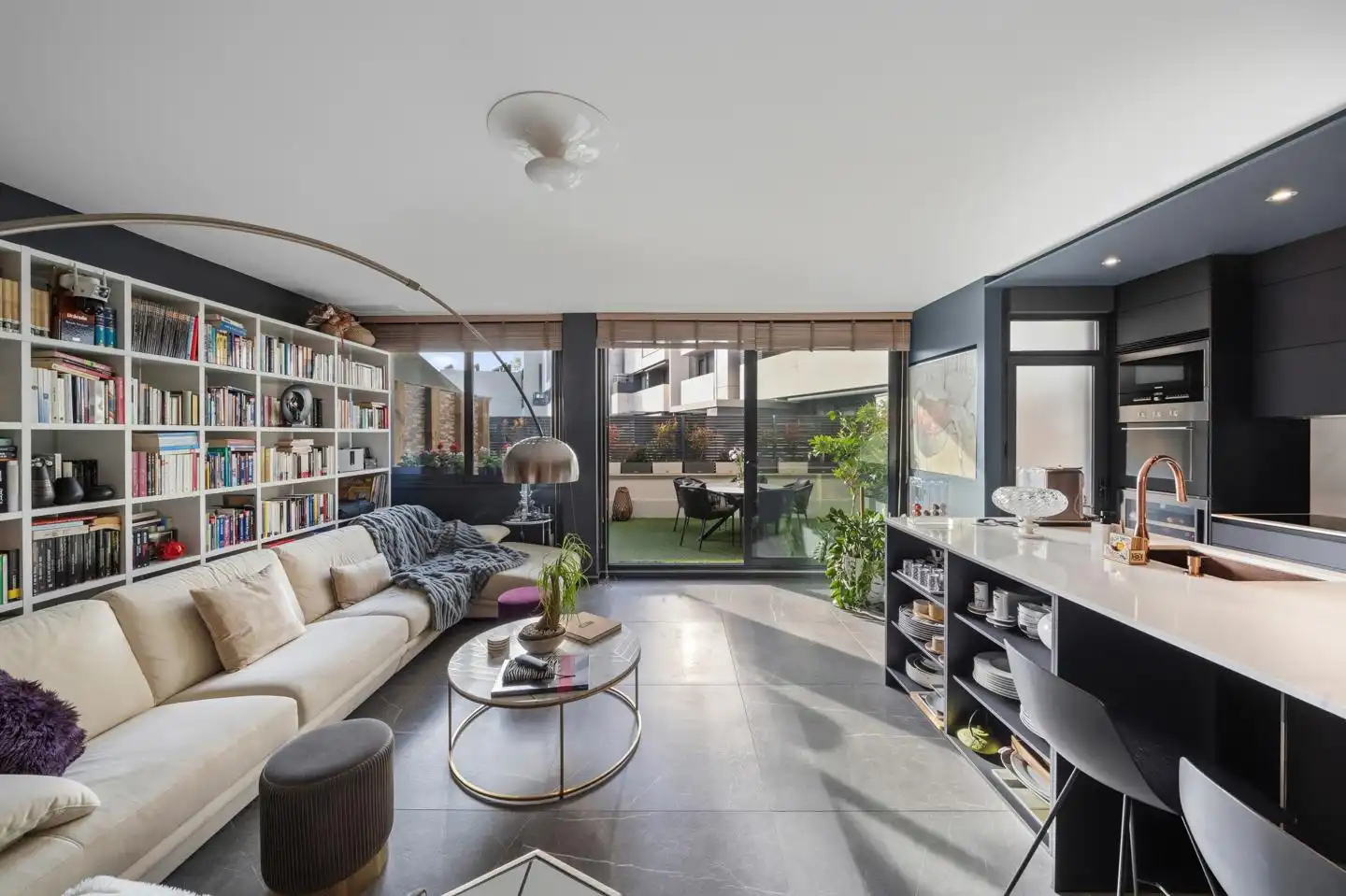 Wohnzimmer von Erdgeschoss zum Verkauf in Madrid mit Klimaanlage, Privatgarten und Terrasse