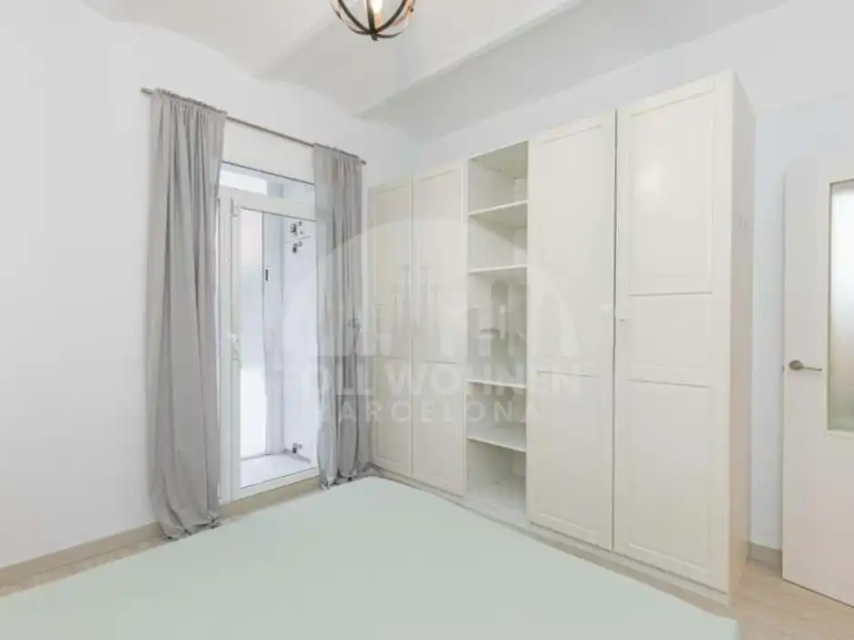Habitación de Piso en venta en Barcelona con Terraza, Amueblado y Balcón