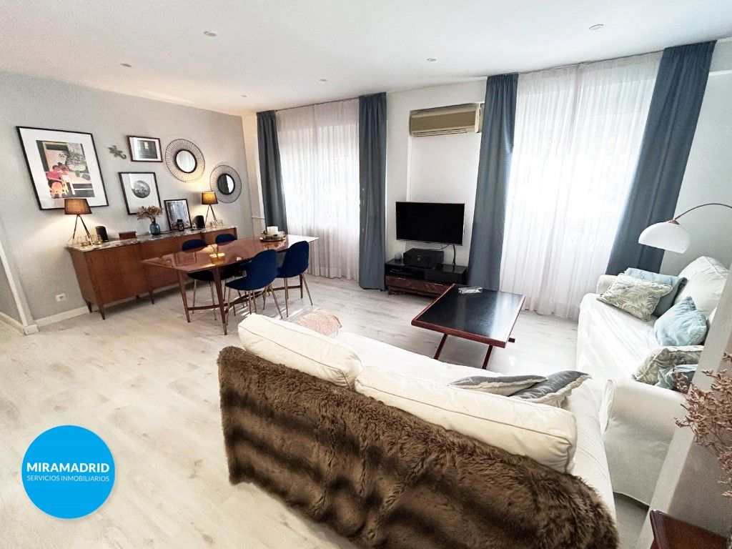 Living room of Flat for sale in  Madrid Capital  with Air Conditioner and Heating
