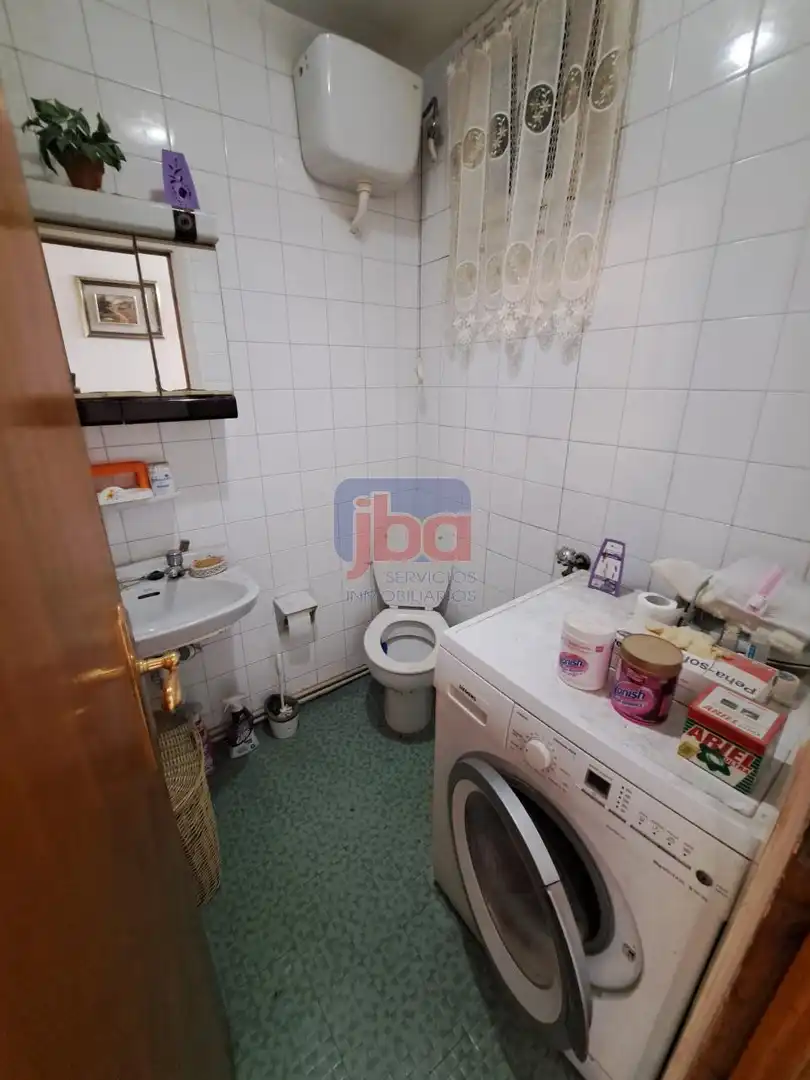 Bany de Pis en venda en Ourense Capital  amb Calefacció, Parquet i Terrassa