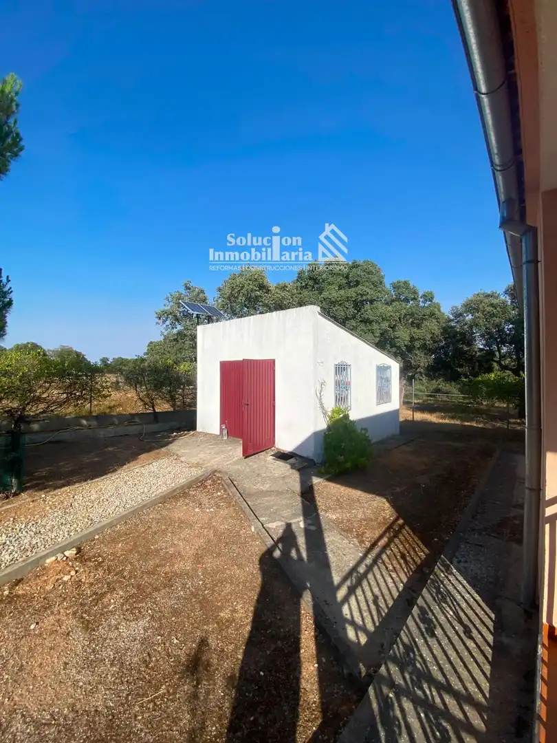 Vista exterior de Casa o xalet en venda en Calvarrasa de Arriba amb Traster i Moblat