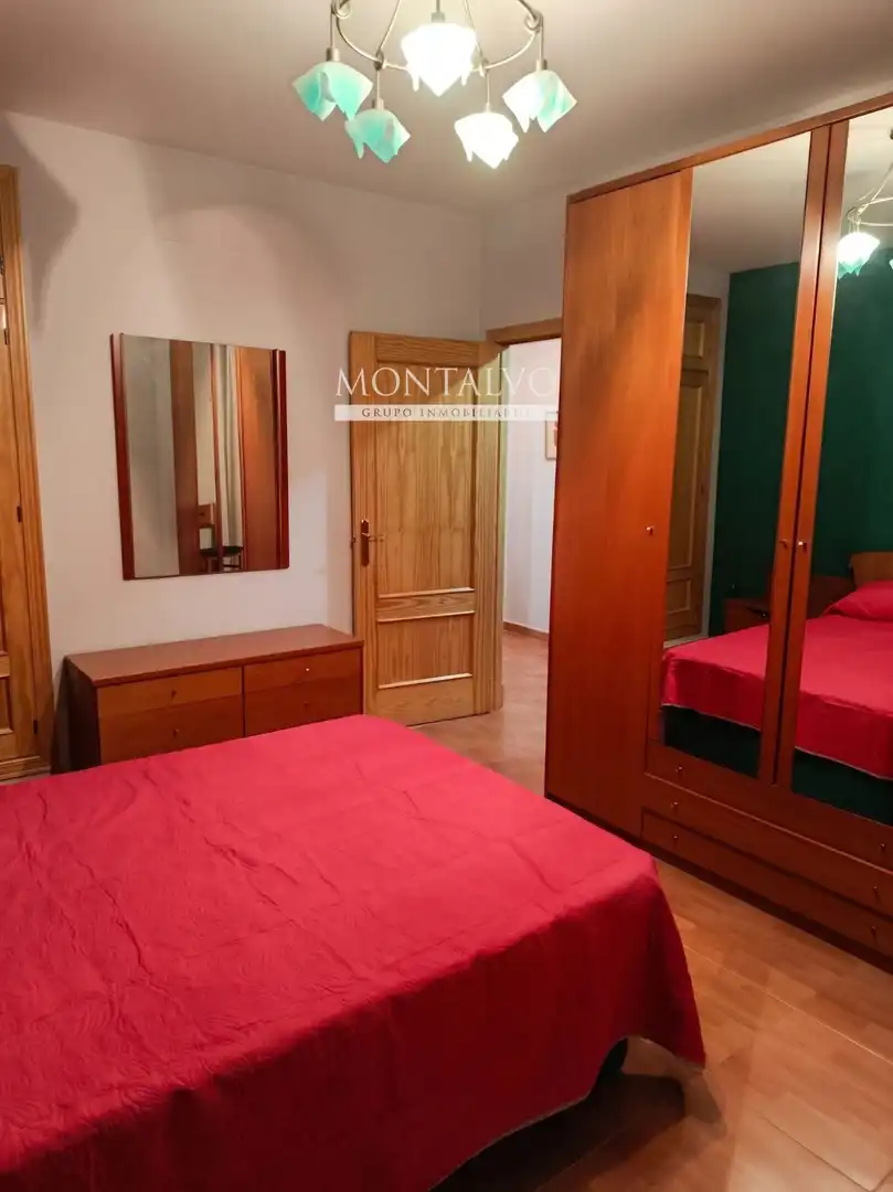 Dormitori de Apartament de lloguer en Atarfe amb Terrassa, Moblat i Balcó