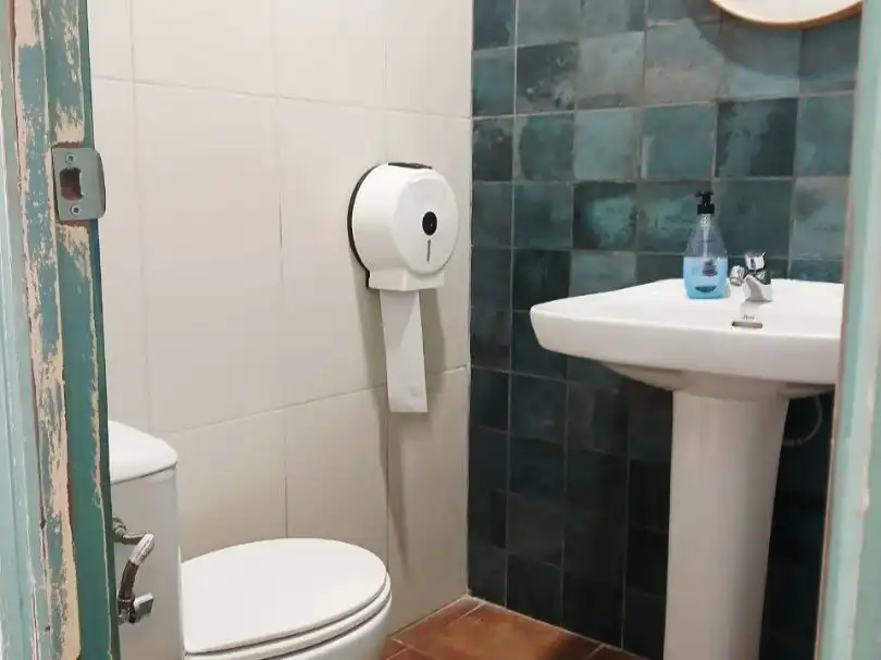 Baño de Local en venta en Benidorm con Aire acondicionado, Calefacción y Terraza