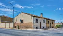 Vista exterior de Casa adosada en venda en Villafranca amb Terrassa