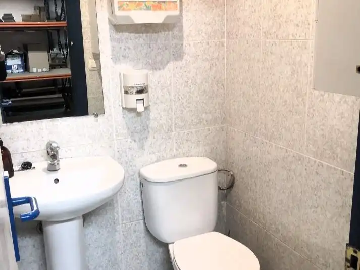 Bathroom of Commercial properties for rent in Loiu  with Air Conditioner, Heating and Furnished