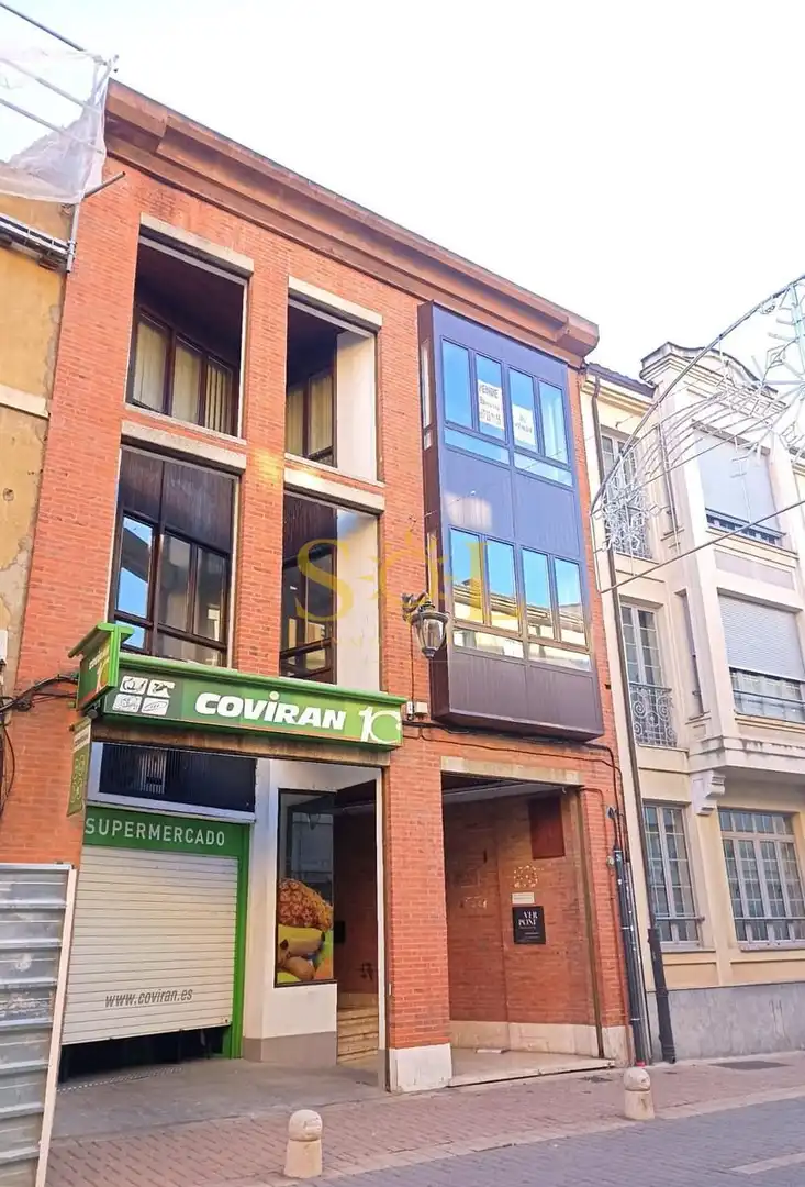 Außenansicht von Gebäude zum Verkauf in León Capital 