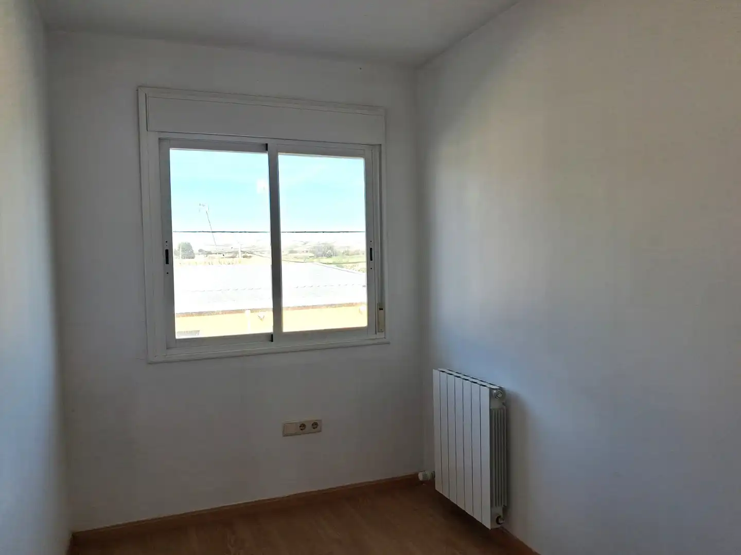 Habitación de Casa adosada en venta en Osera de Ebro con Calefacción, Parquet y Terraza