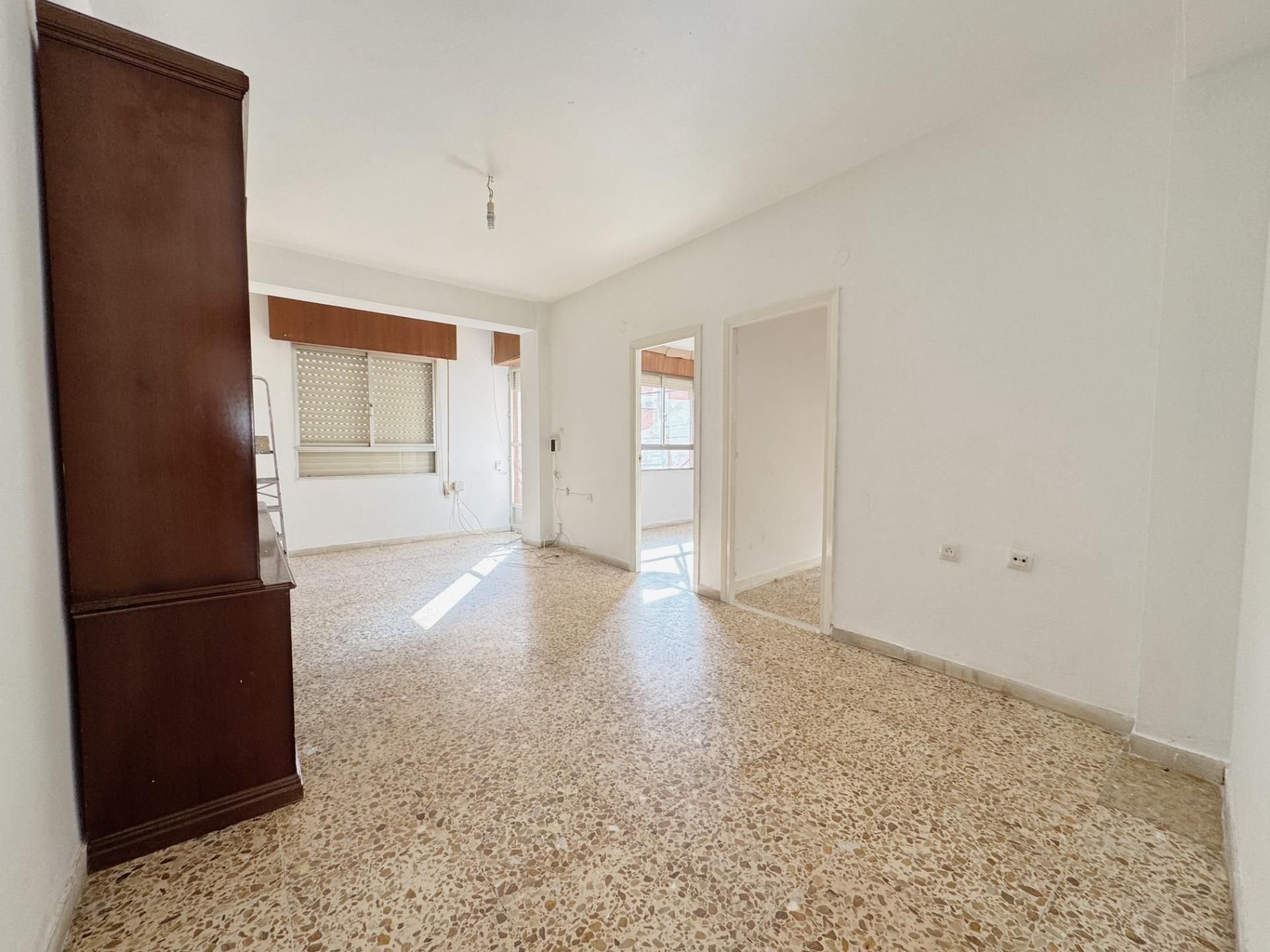 Sala de estar de Piso en venta en  Almería Capital con Terraza y Balcón