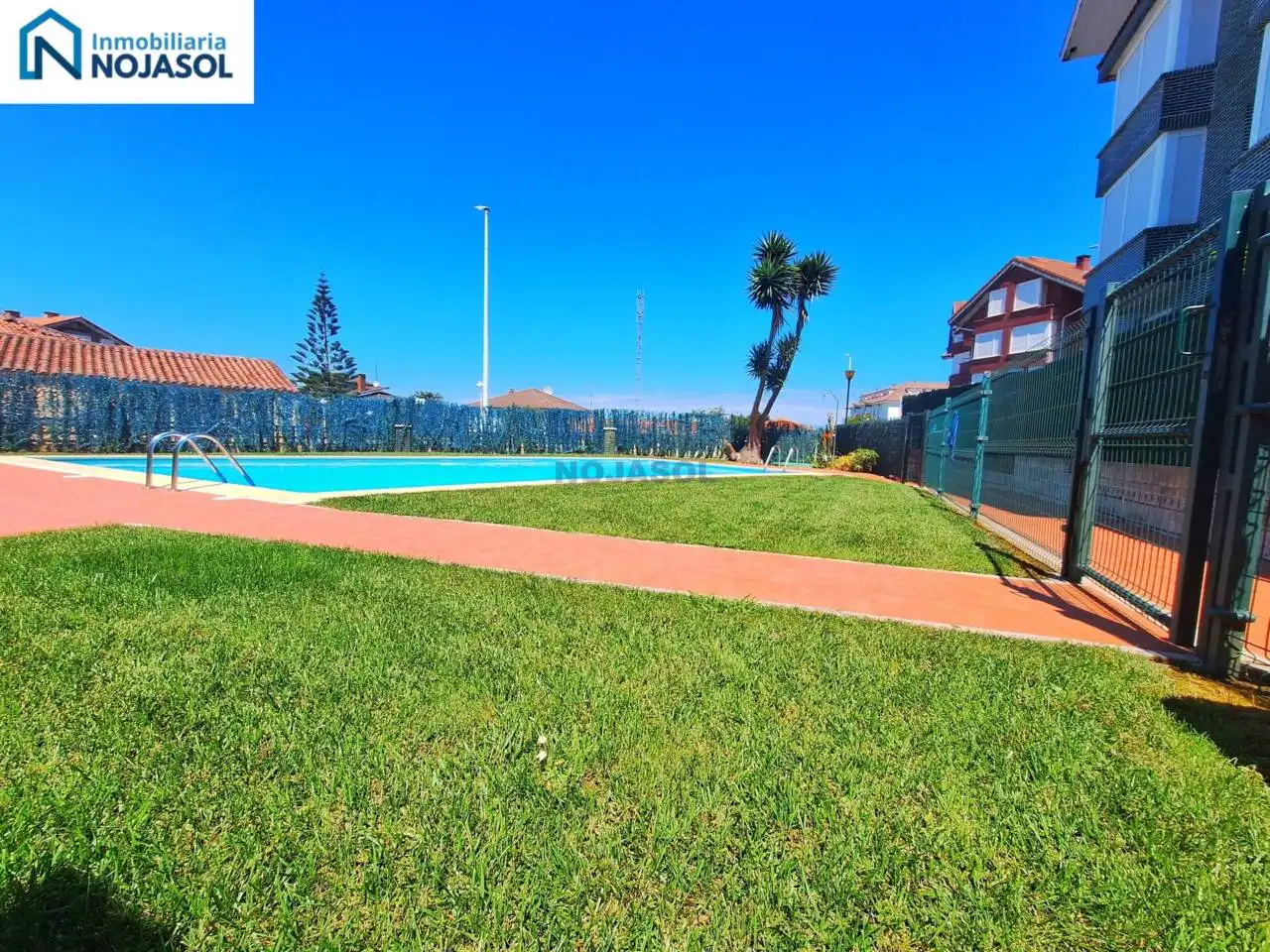 Piscina de Apartamento de alquiler en Noja con Calefacción, Terraza y Amueblado