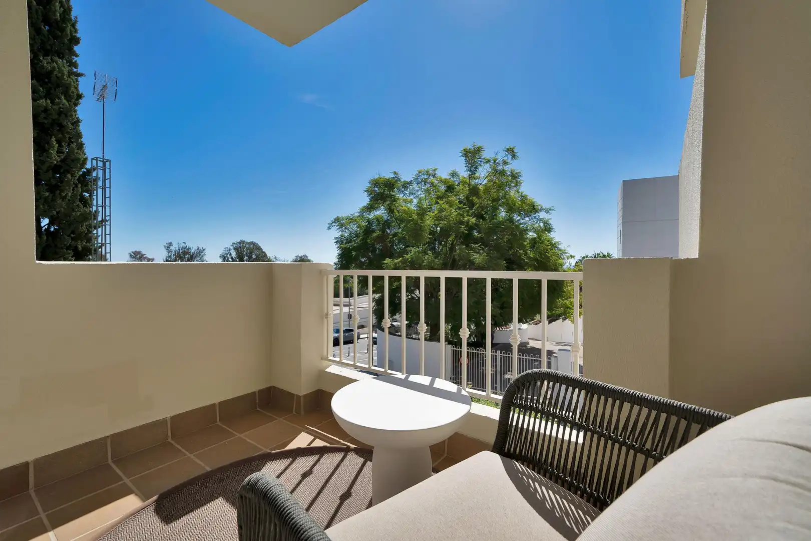 Terraza de Apartamento en venta en Marbella con Jardín privado, Alarma y Piscina comunitaria