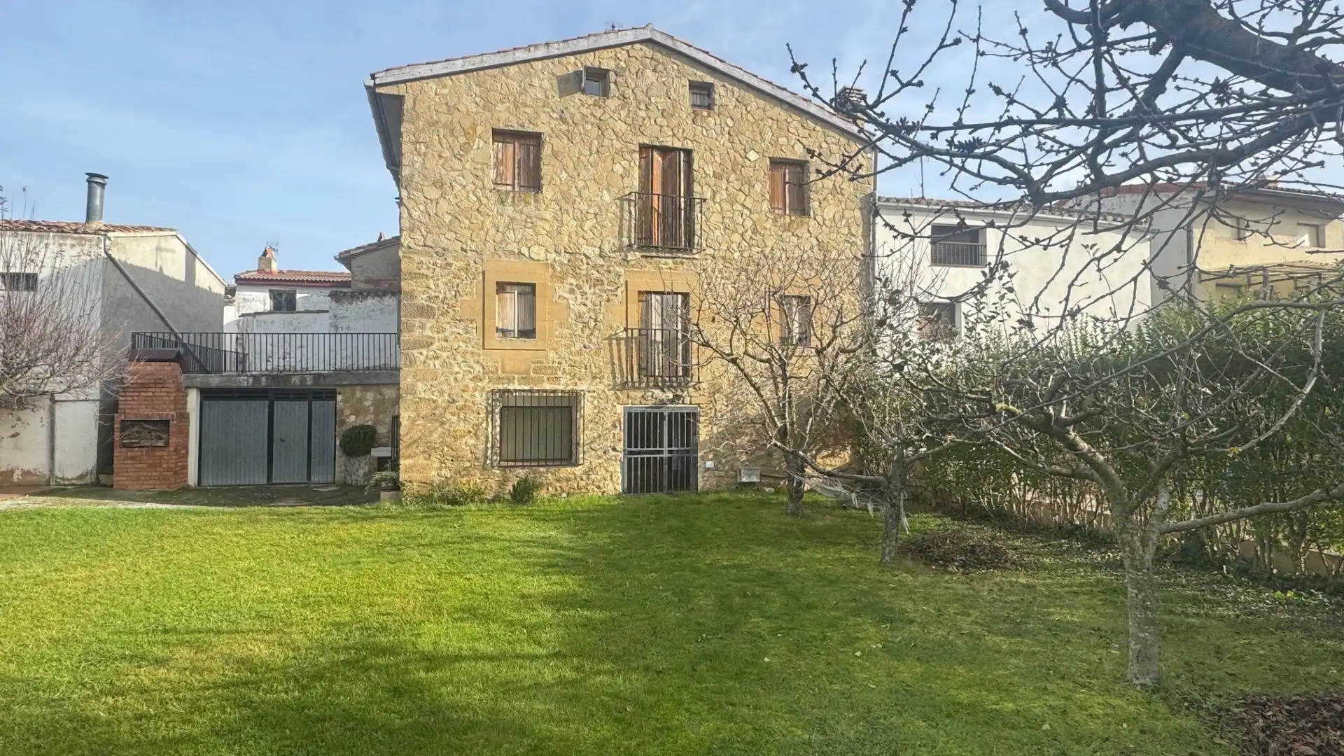 Vista exterior de Casa o chalet en venta en Baños de Rioja con Calefacción, Jardín privado y Terraza